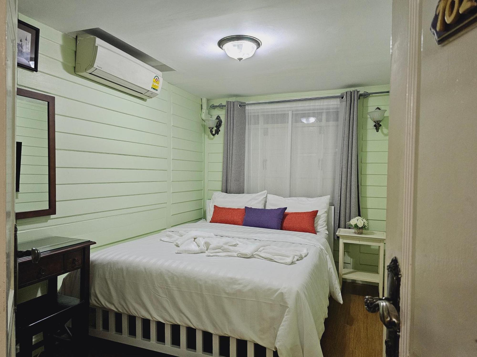 W The Thai-style Tranquil And Cozy Villa Bangkok